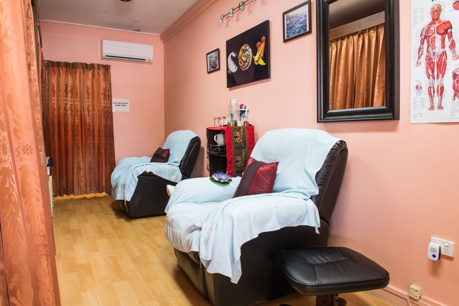 Enlighten Massage image 2