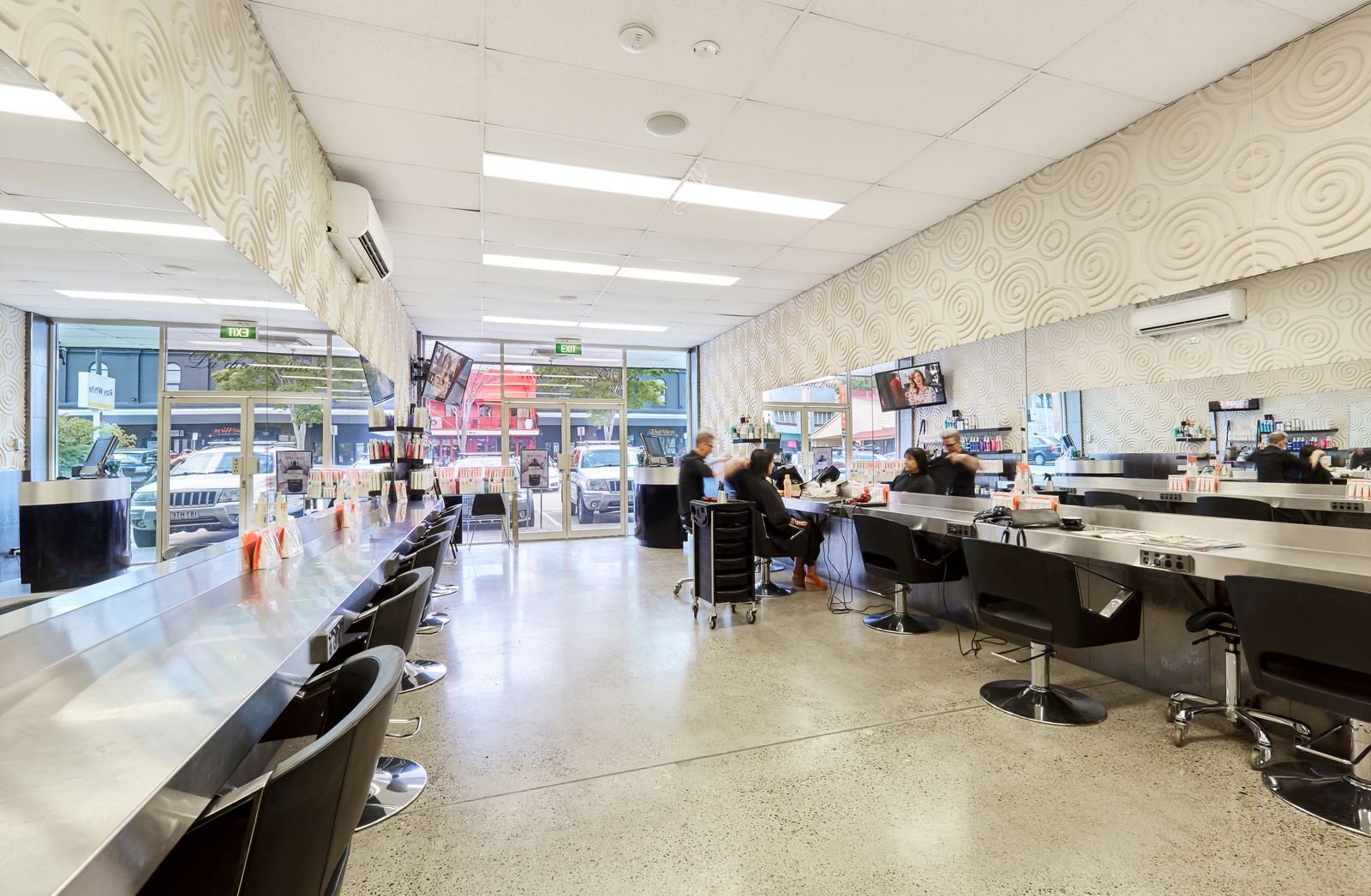 La Chrome Hair image 2