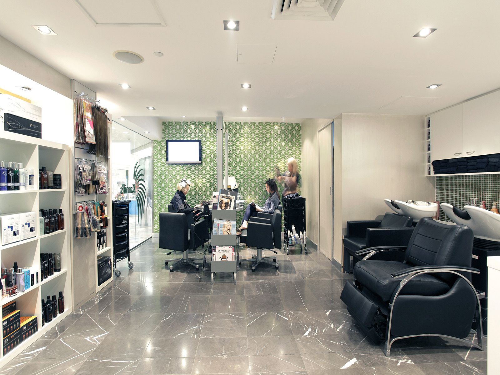 Kamil's Hairdressing image 3