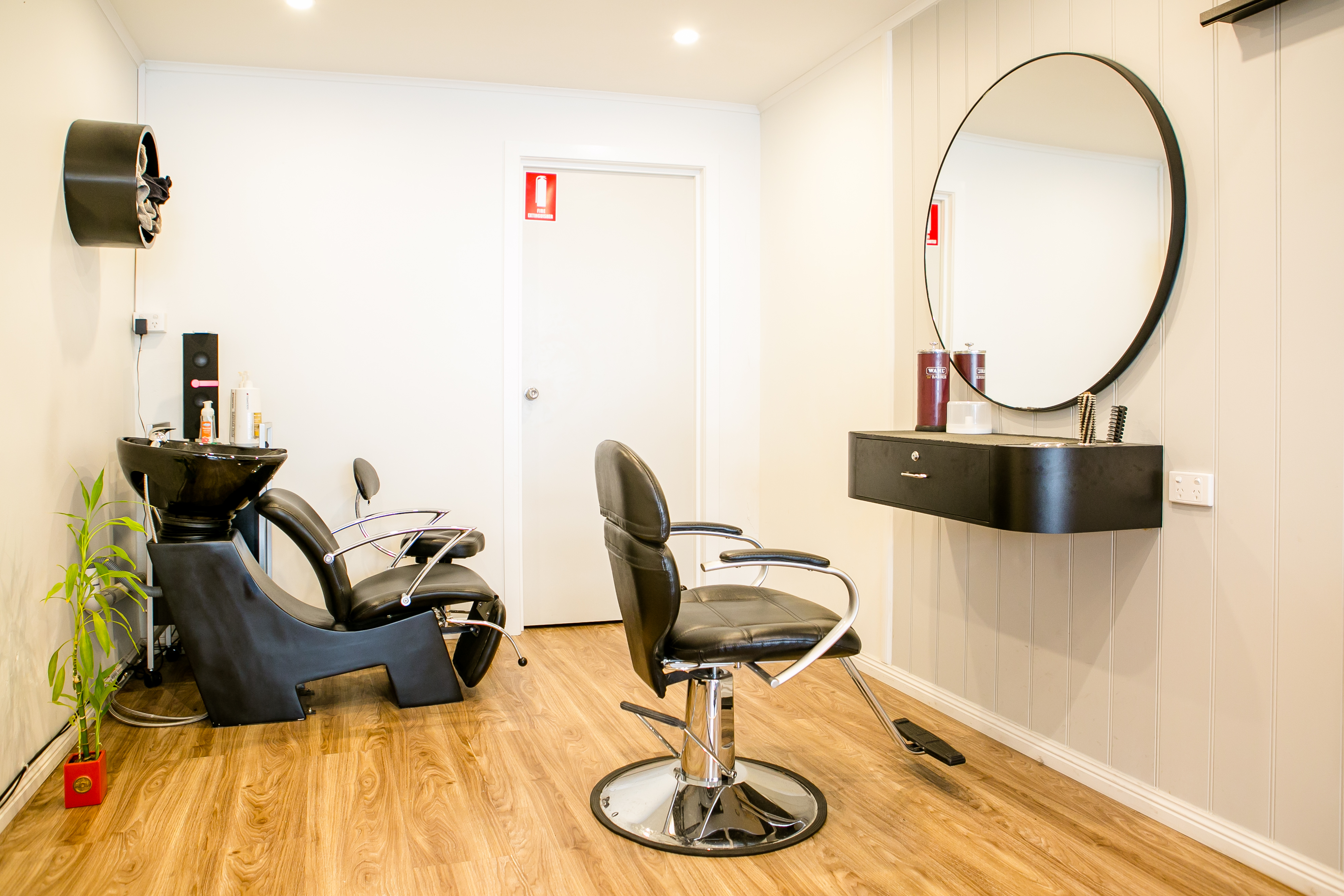 R and A Hair Workshop image 3