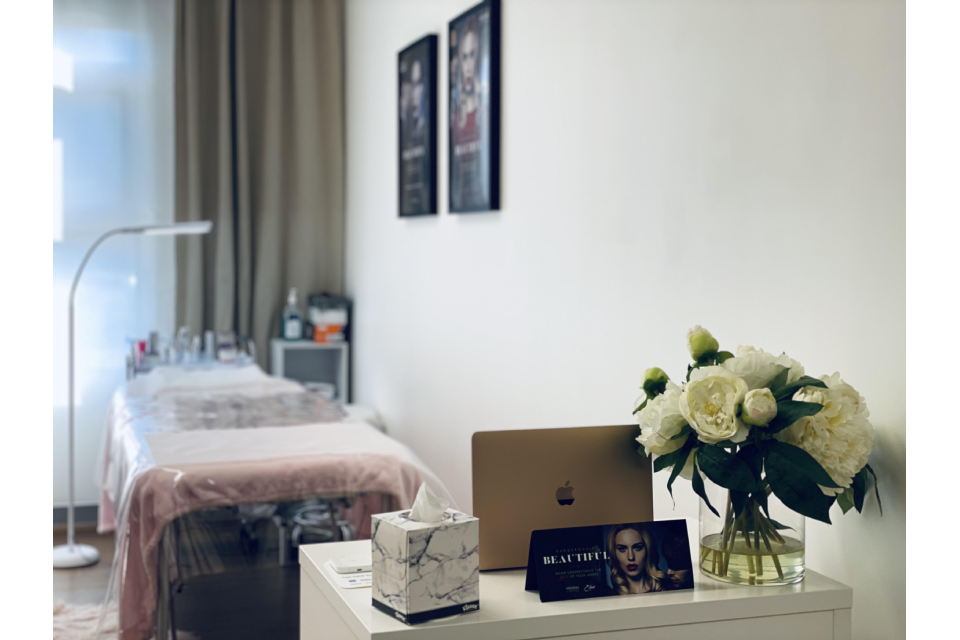 Only Lashes Beauty Bar image 12