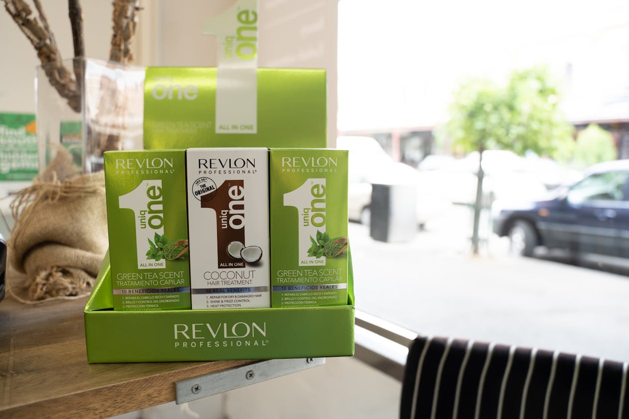 No Loose Ends Hairstyling image 10