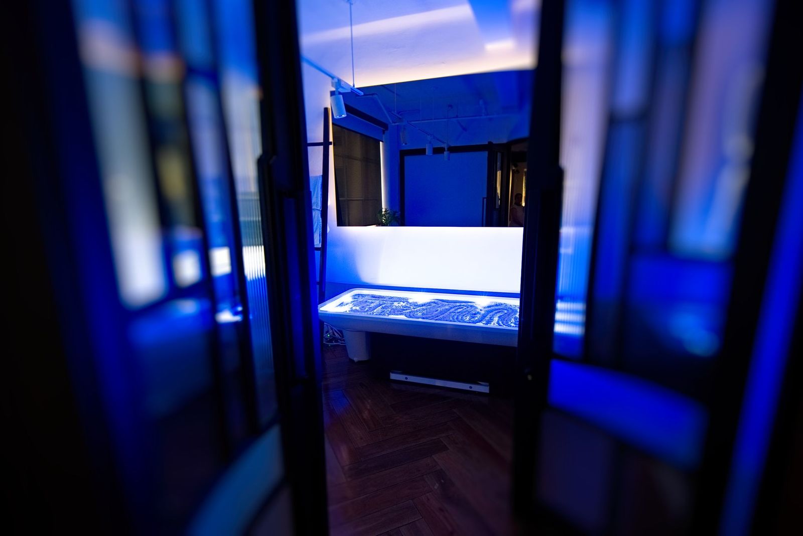 Accent Nail Bar image 10