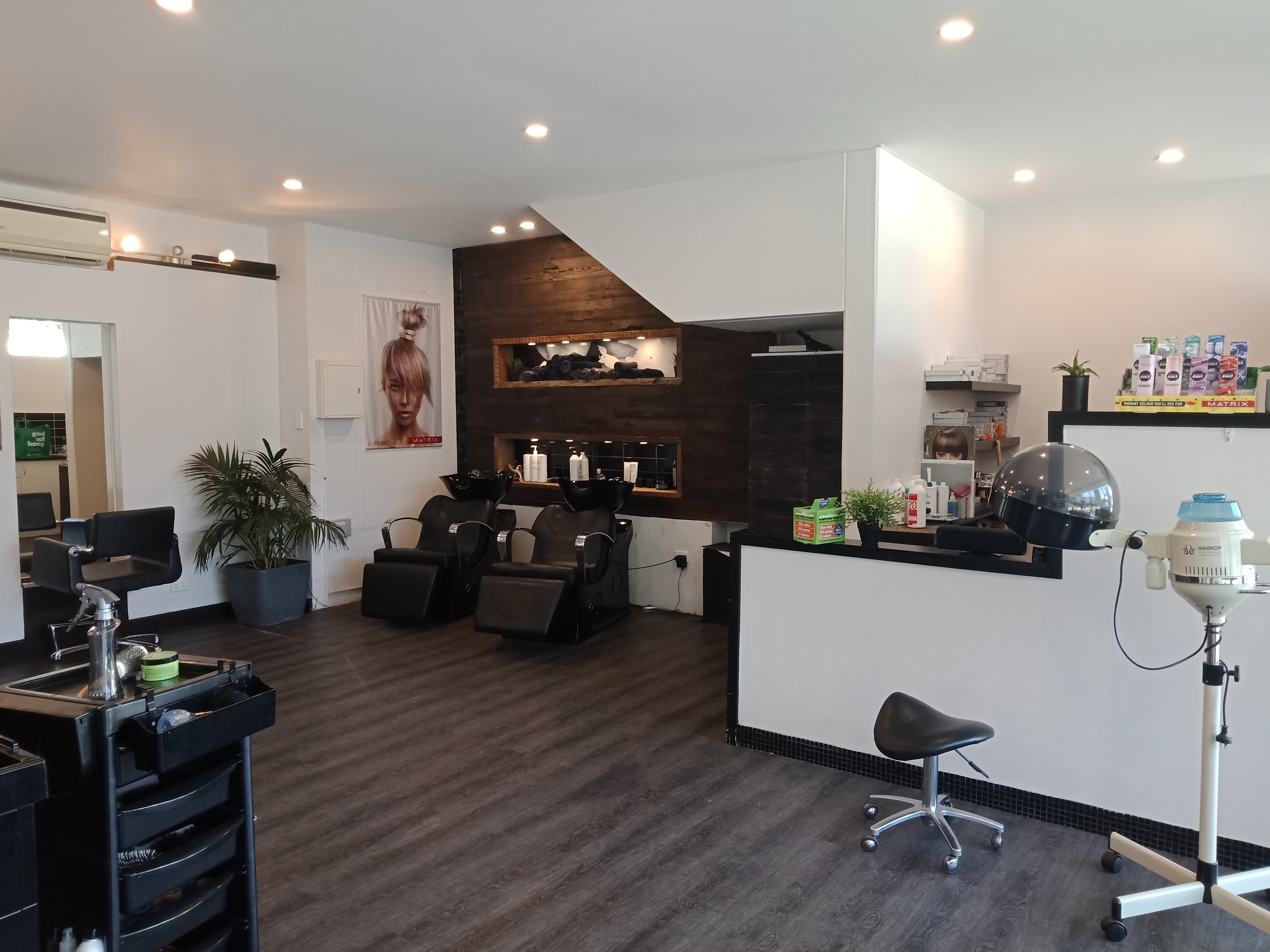 Gloss Hair Dezign image 3