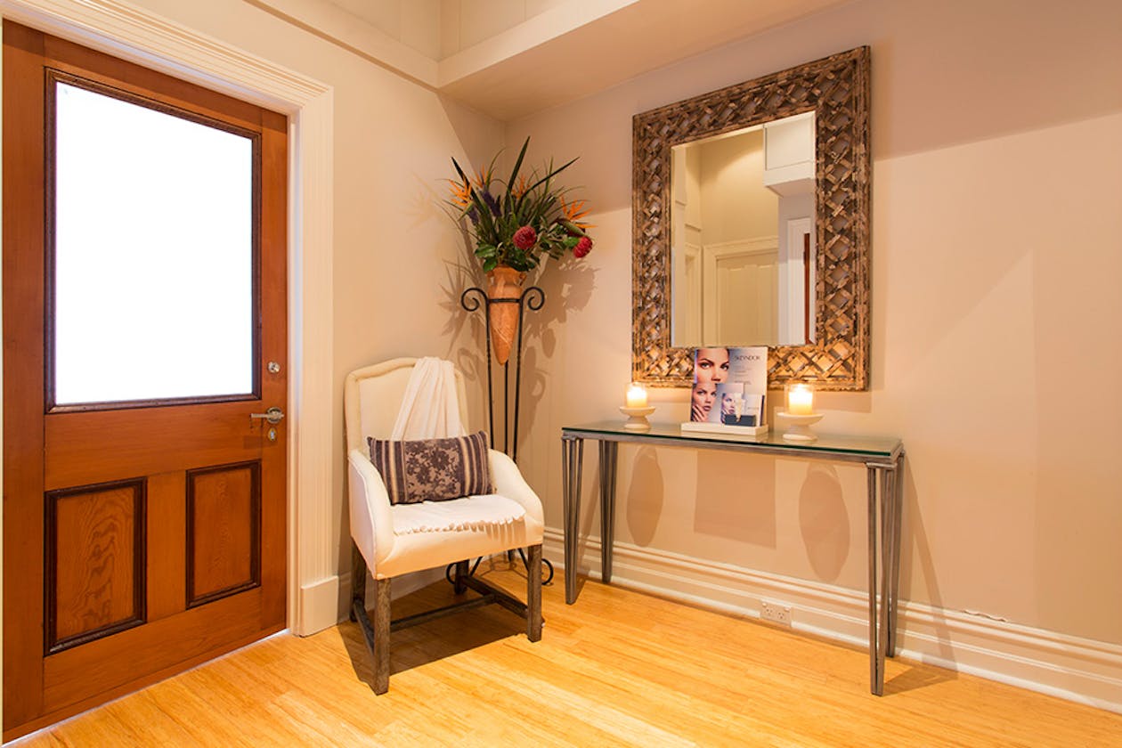 Hale O Nails and Beauty image 2