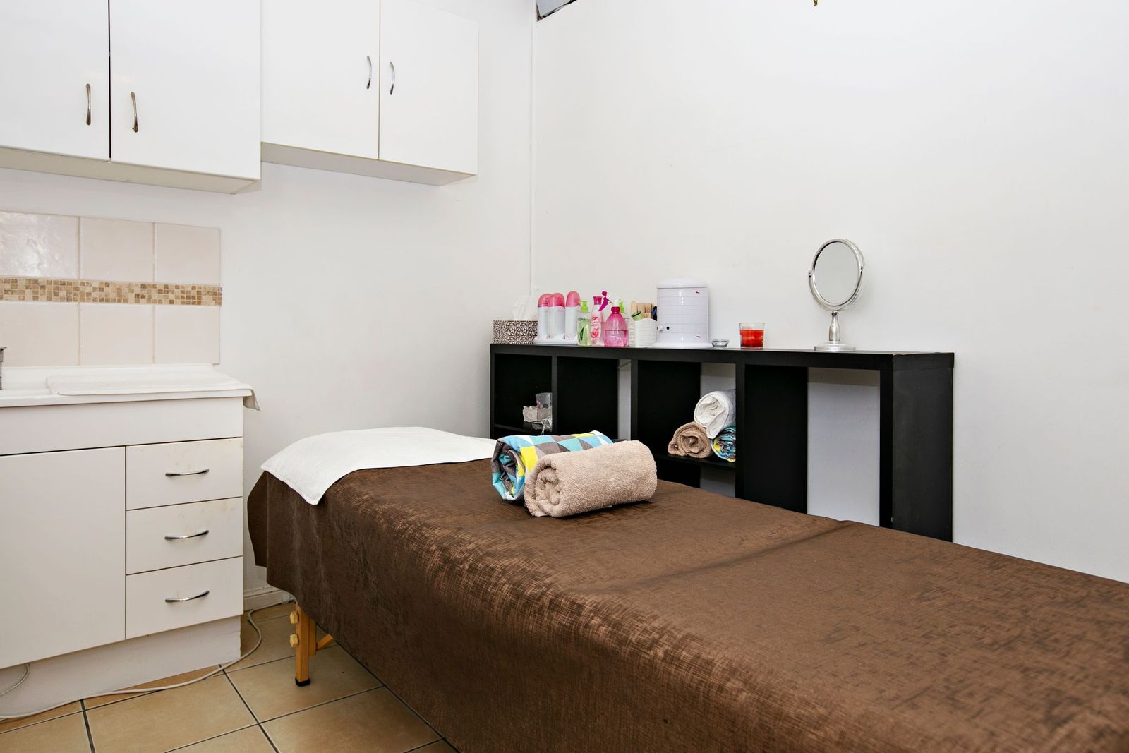 Even Eyebrows and Beauty Bar image 5