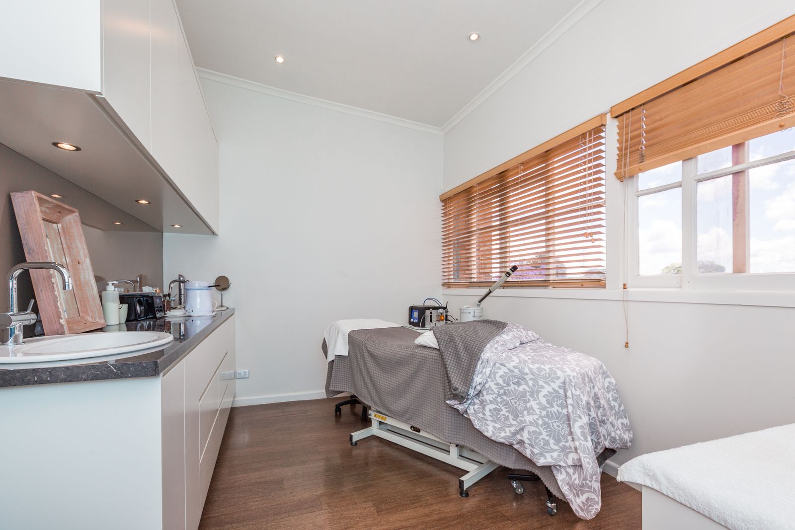 Roseville Beauty image 6