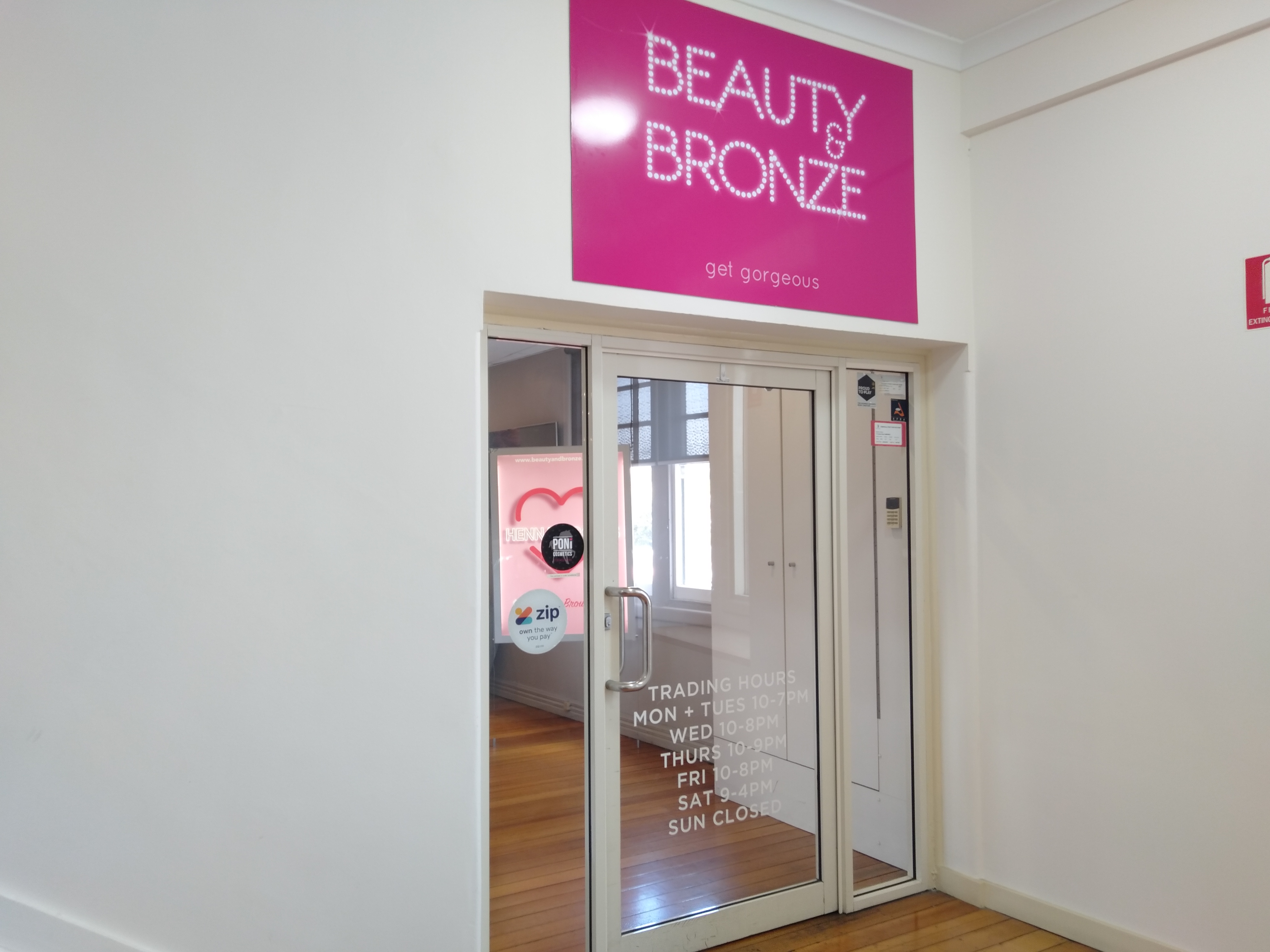 Beauty & Bronze image 2