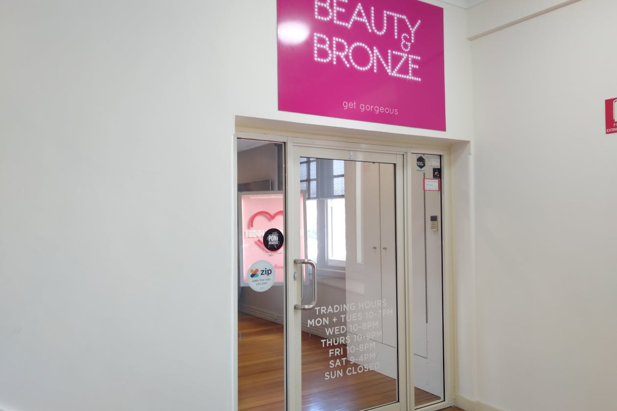 Beauty & Bronze image 2