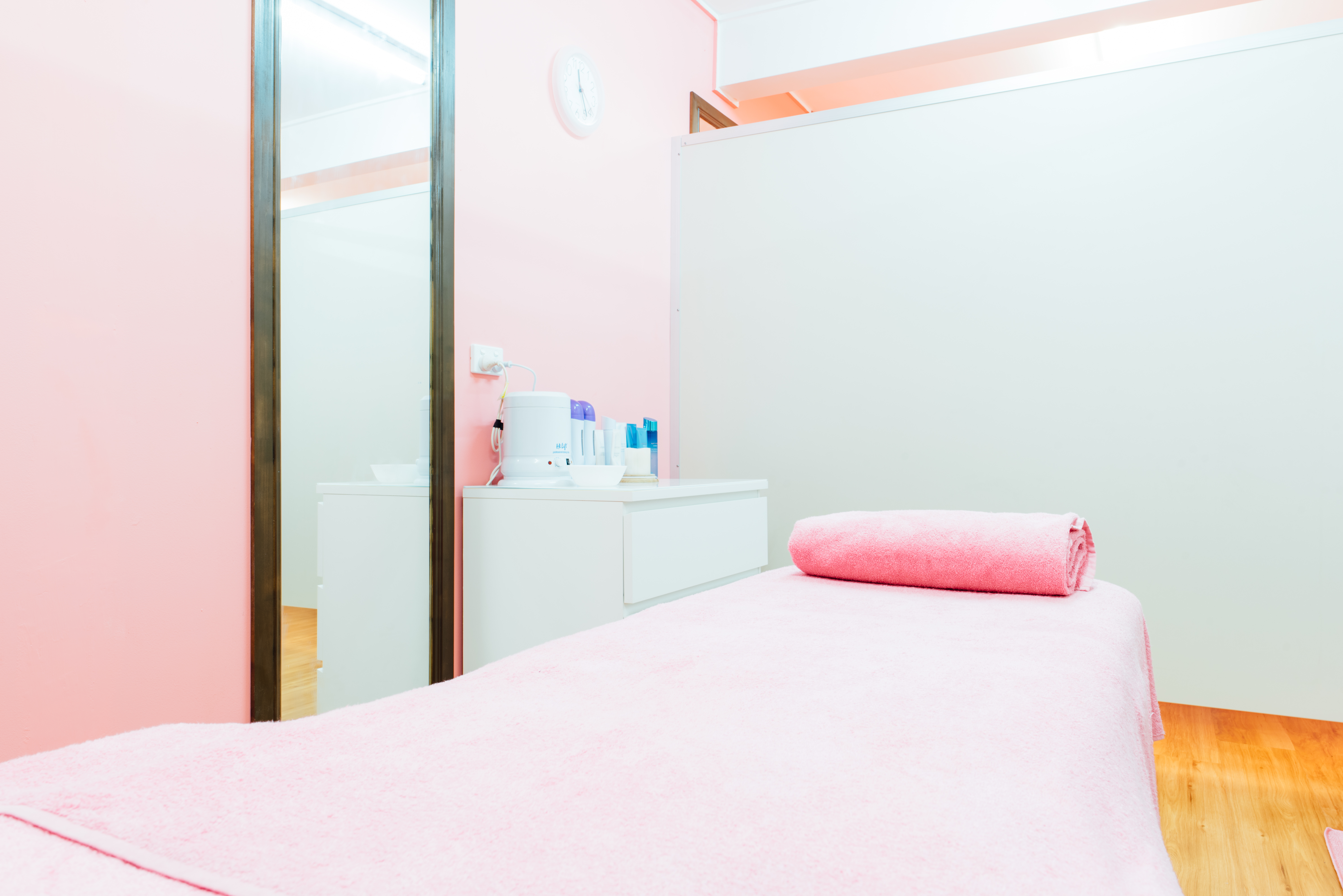 Glitzy Glam Beauty Salon image 7