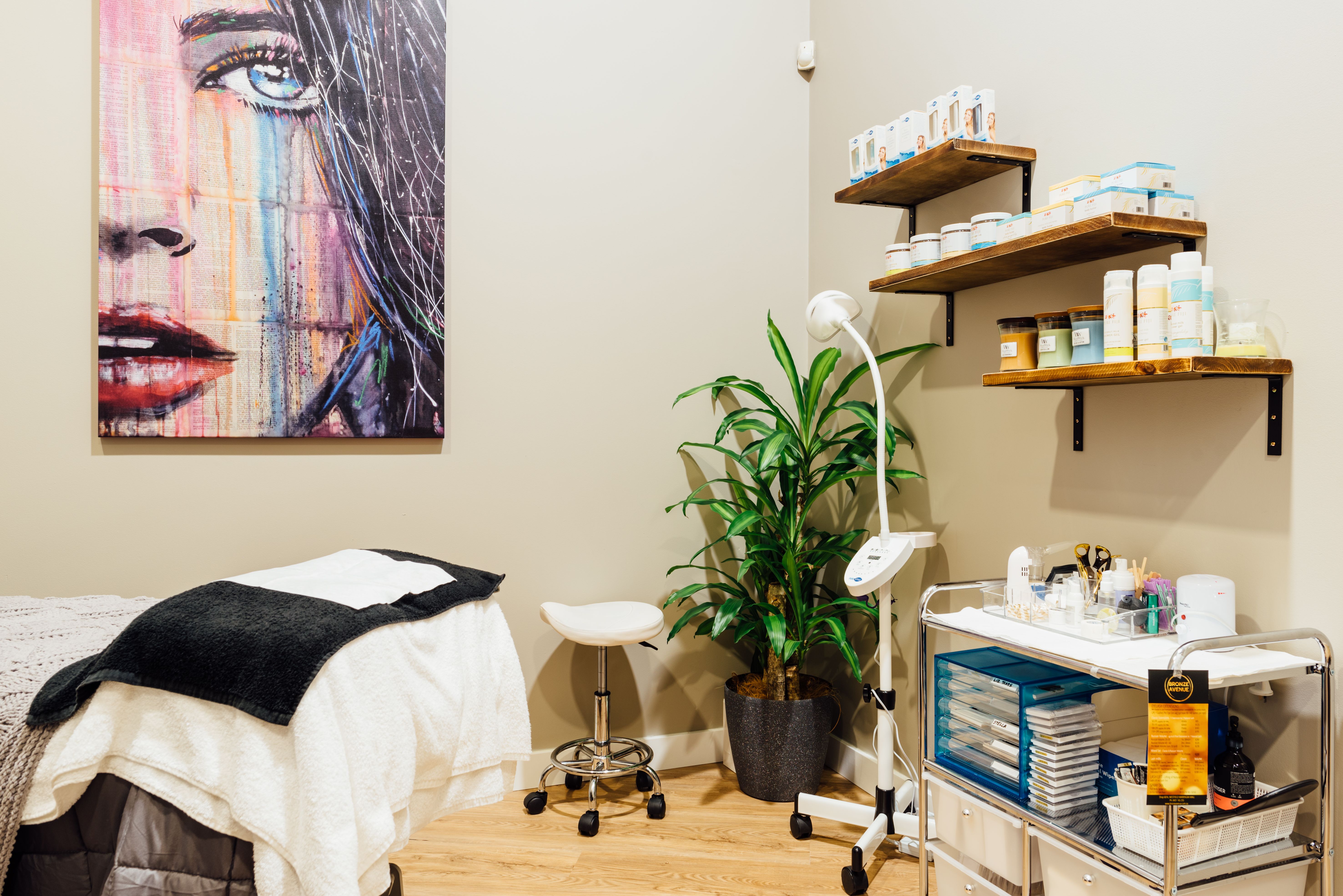 Bronze Avenue image 10