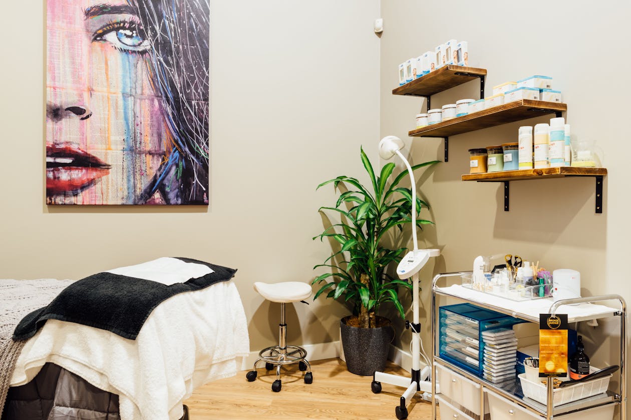 Bronze Avenue image 10