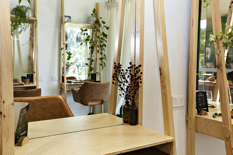 Zanzi Hairdressing image 7