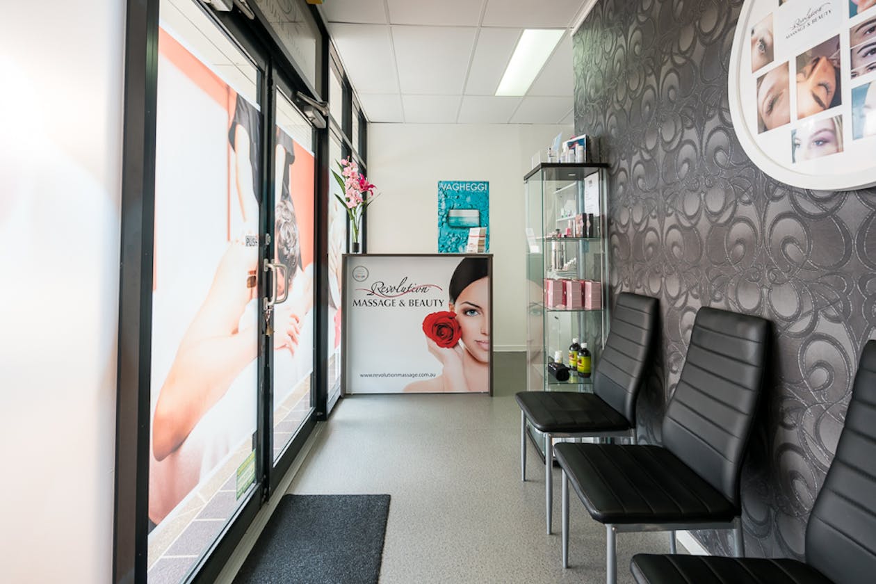 Revolution Massage Beauty & Lashes image 24