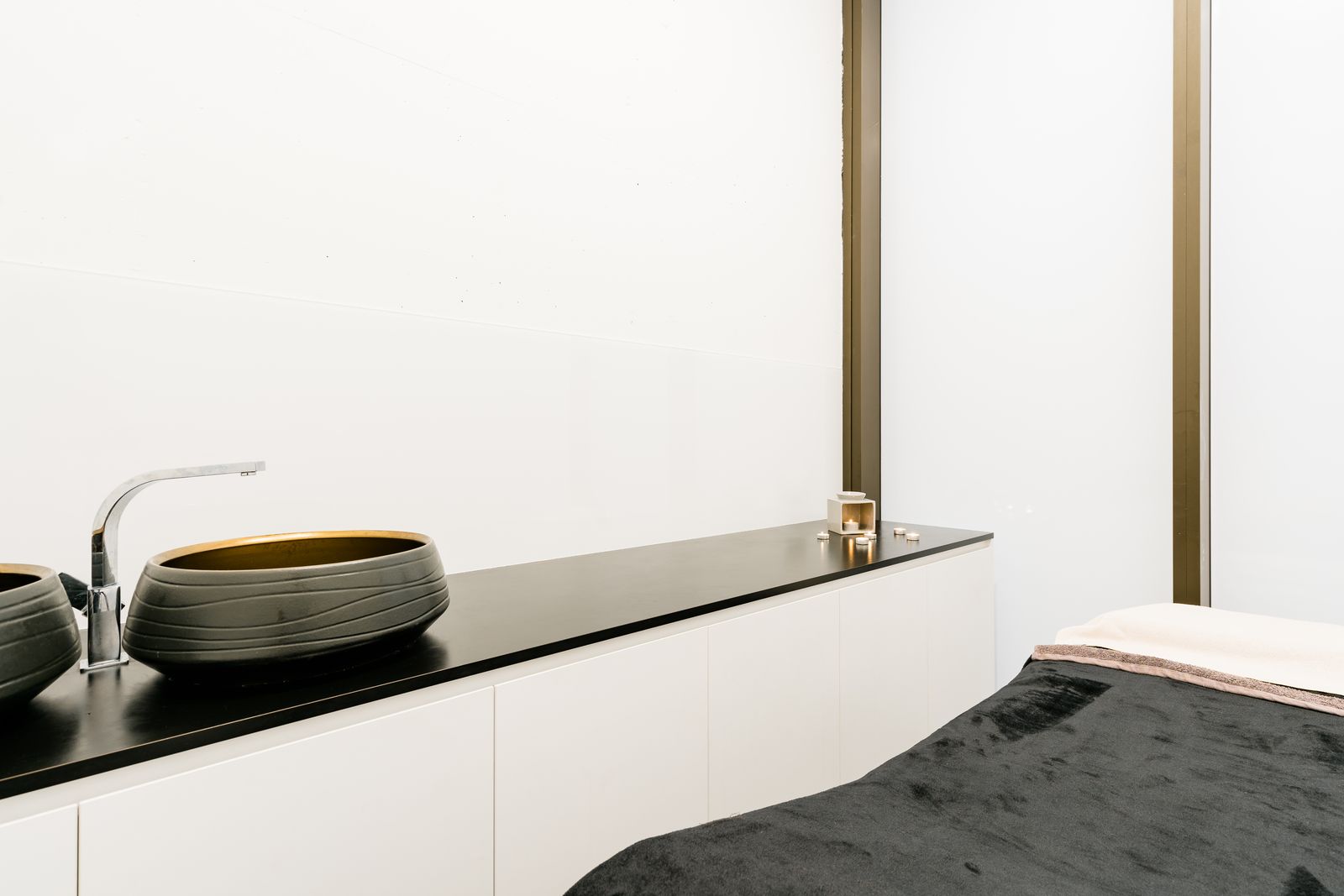 Zee's salon de beaute image 2