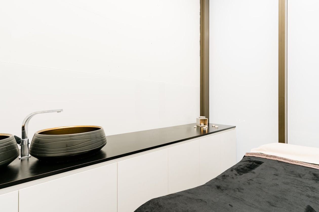 Zee's salon de beaute image 2