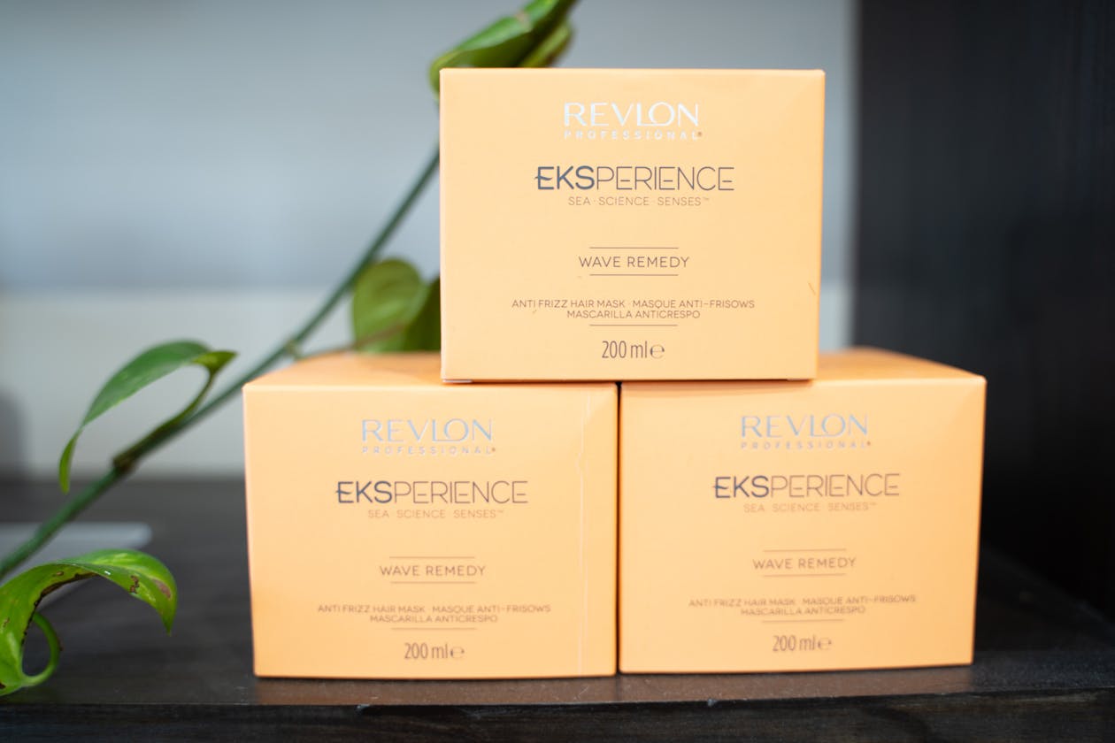 No Loose Ends Hairstyling image 12