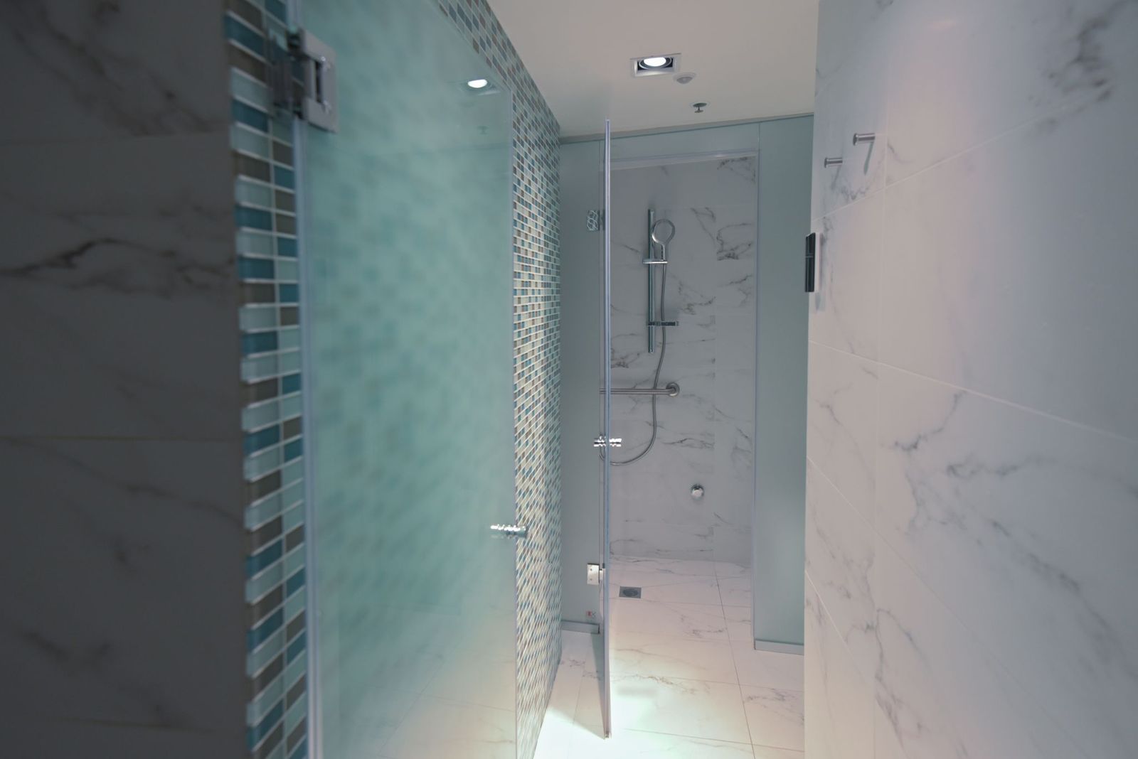 Accent Nail Bar image 15