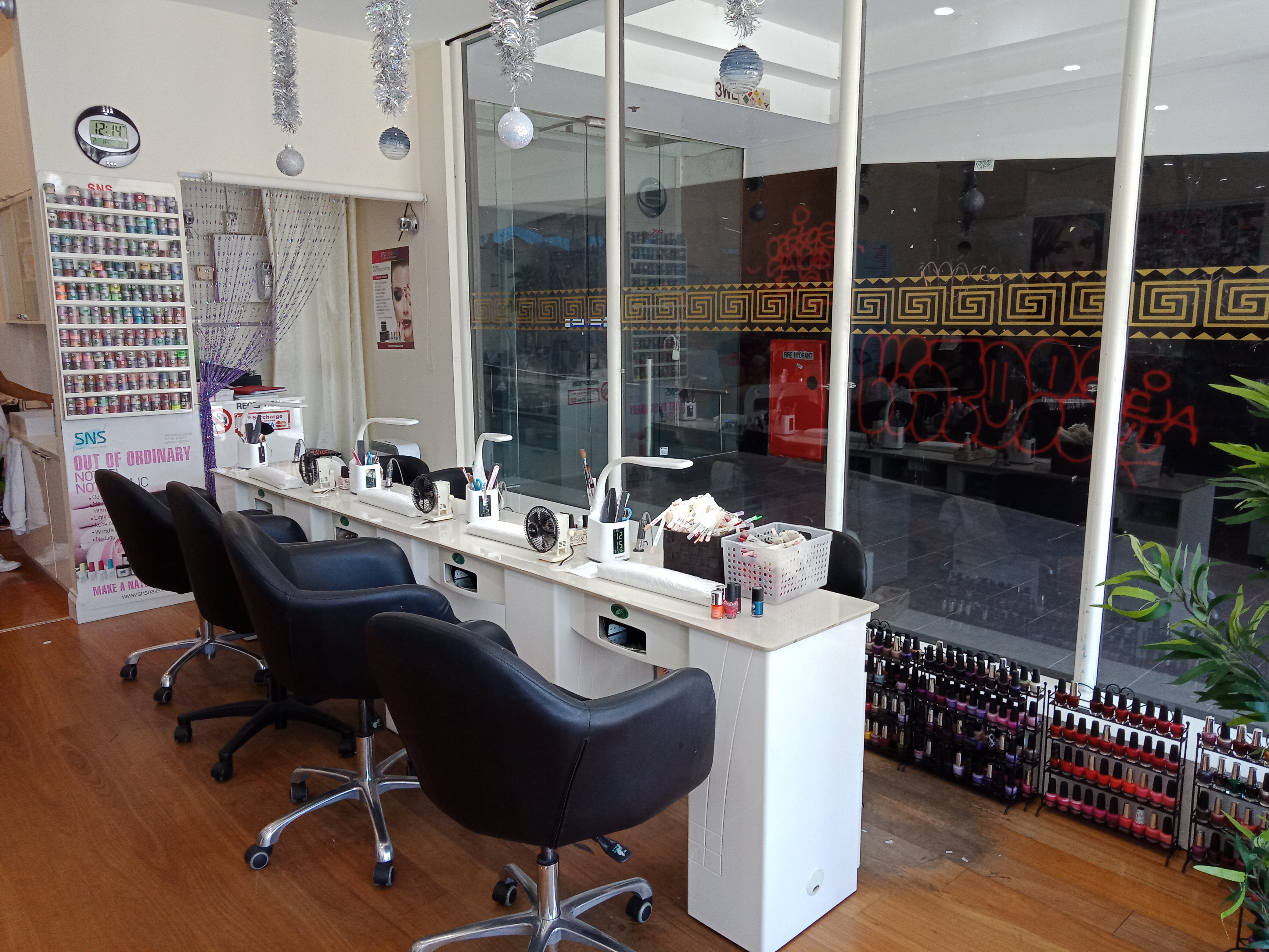 The One Nails image 3