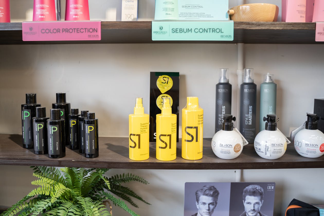 No Loose Ends Hairstyling image 11