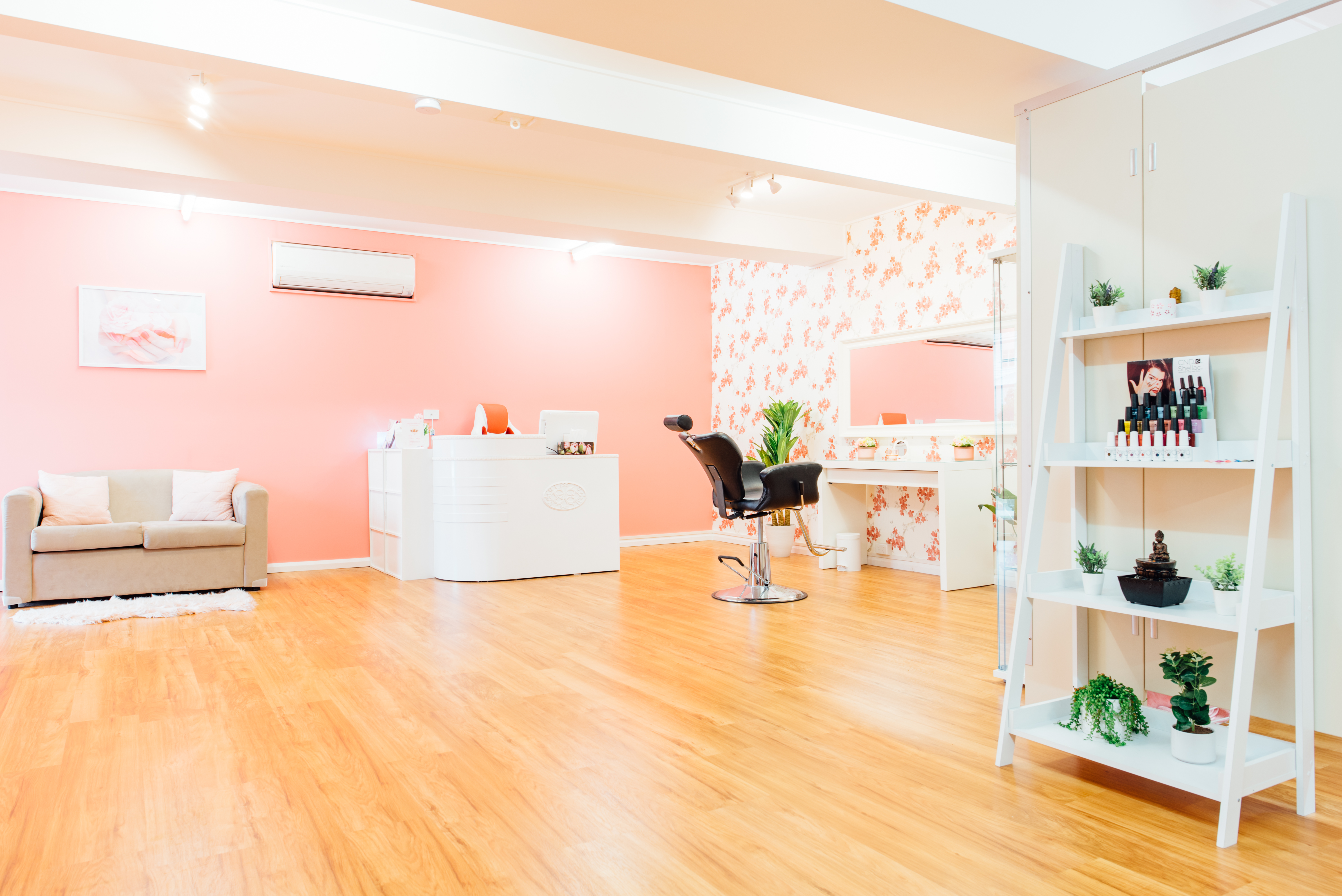 Glitzy Glam Beauty Salon image 5