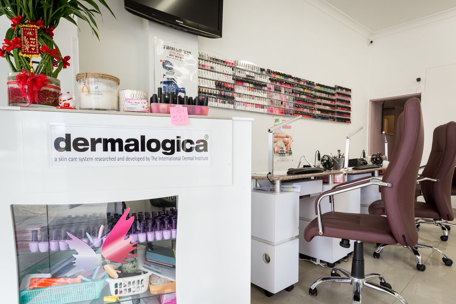 Ava's Nails & Beauty image 4