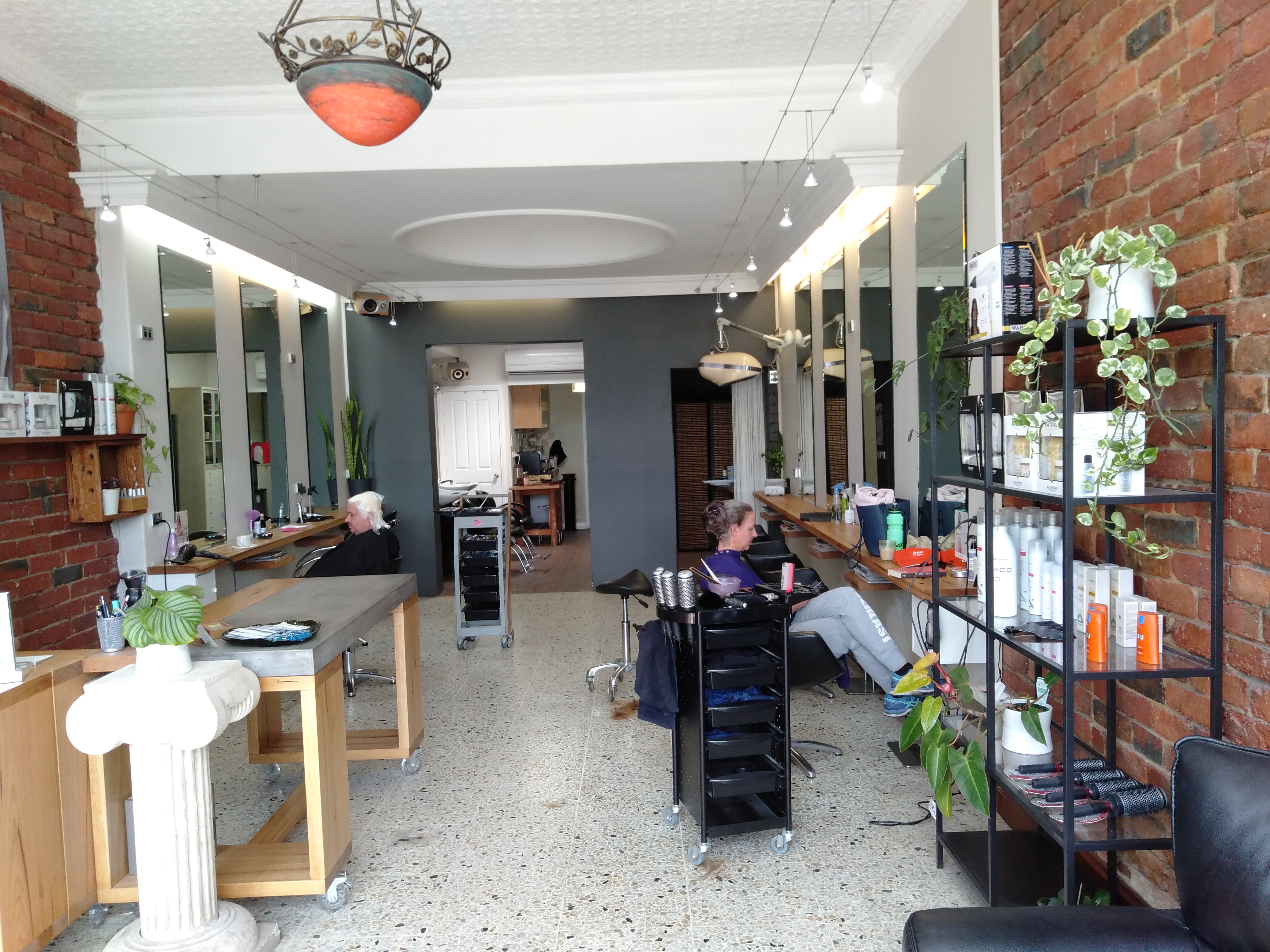 Lamaz Hairdressers image 3