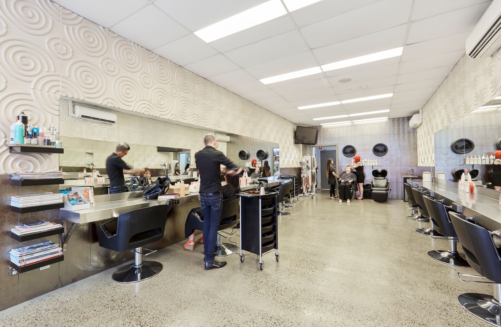 La Chrome Hair image 3