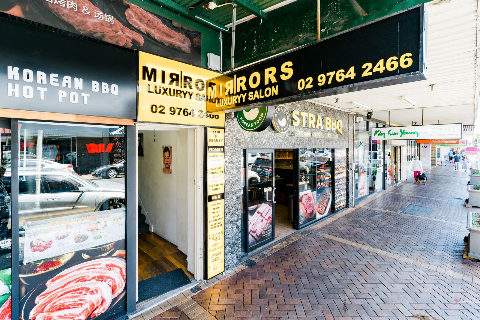 Mirrors luxuryy salon image 13