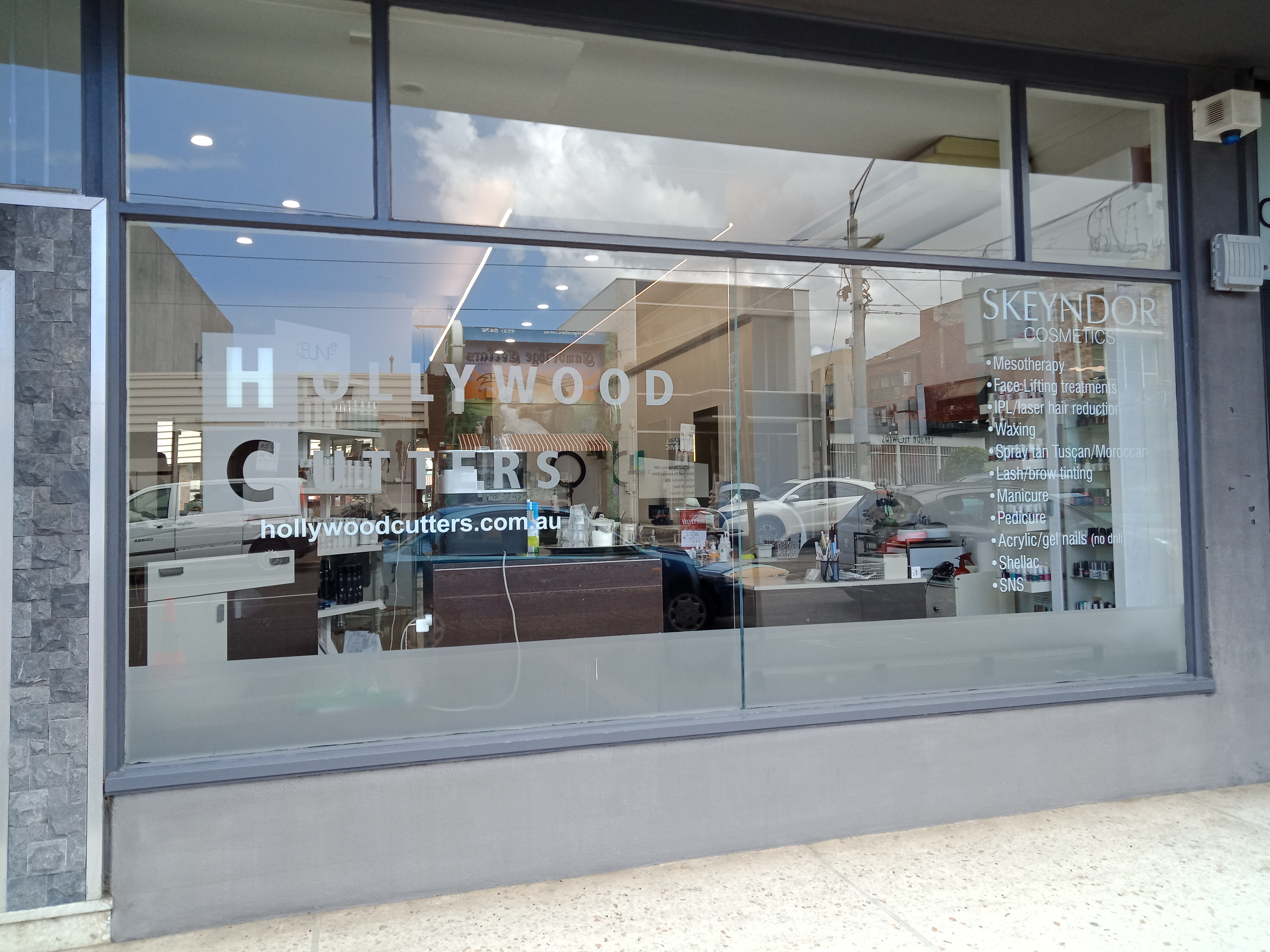 Hollywood Cutters image 3