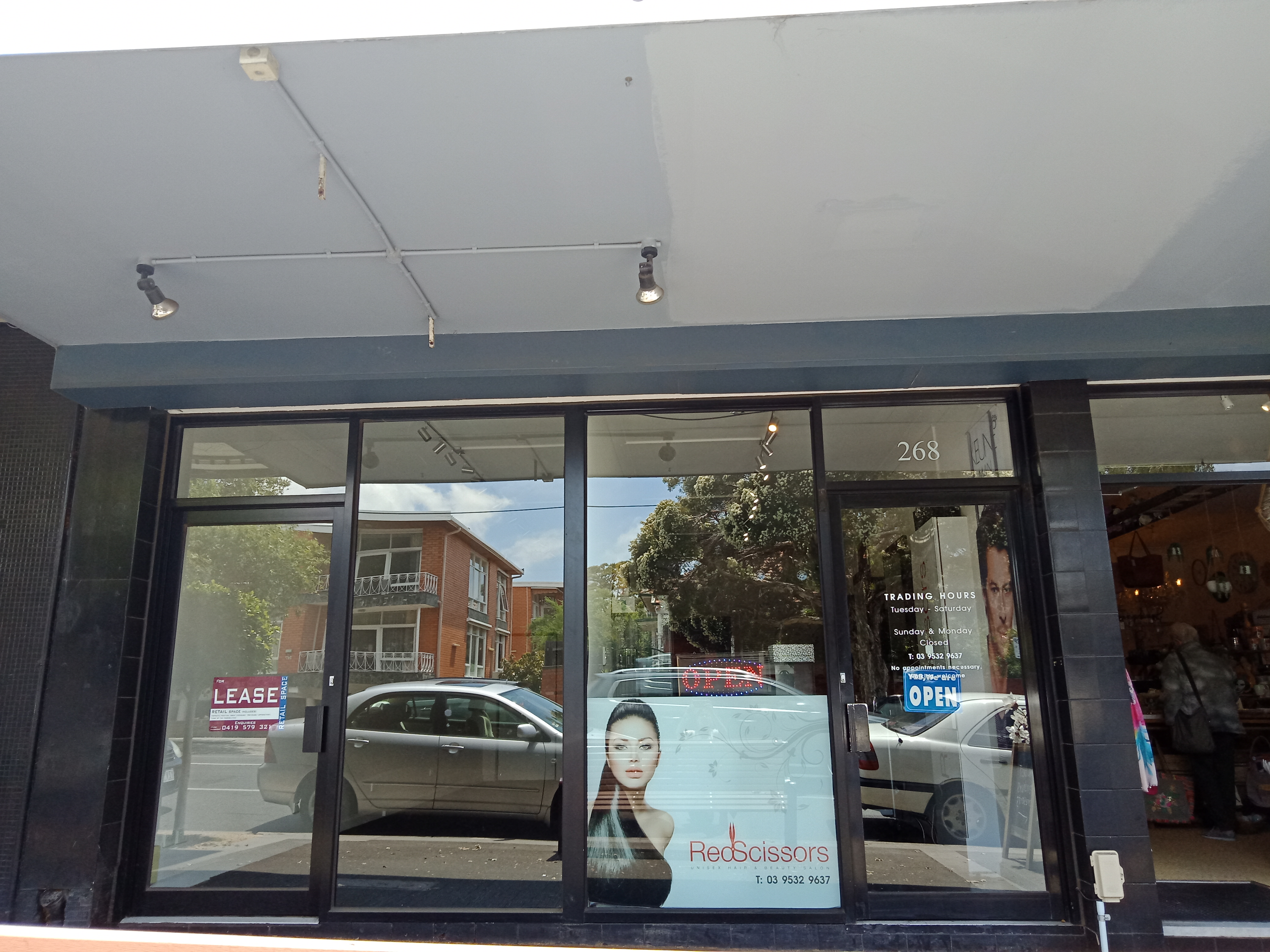 Red Scissors image 2