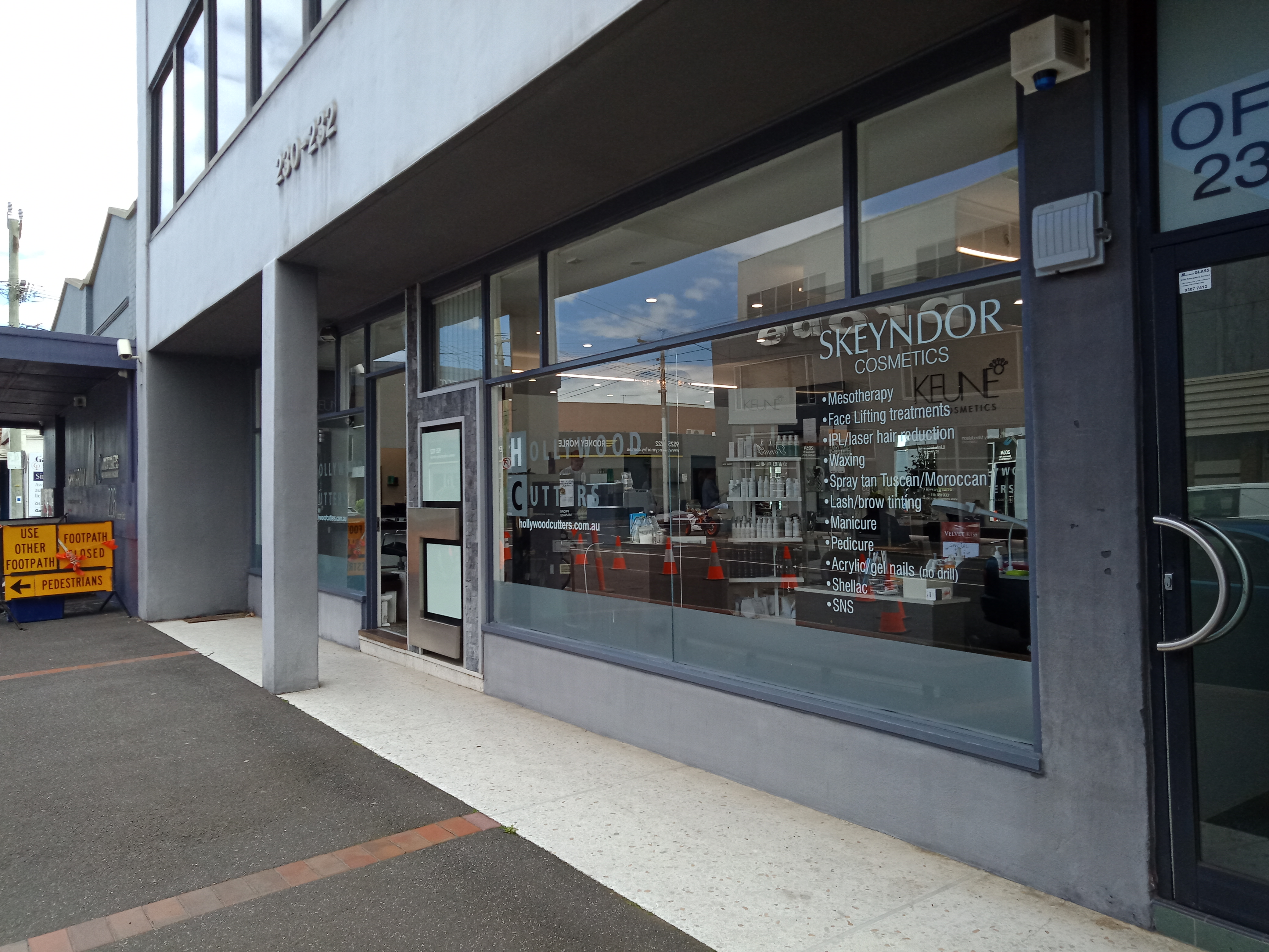 Hollywood Cutters image 2