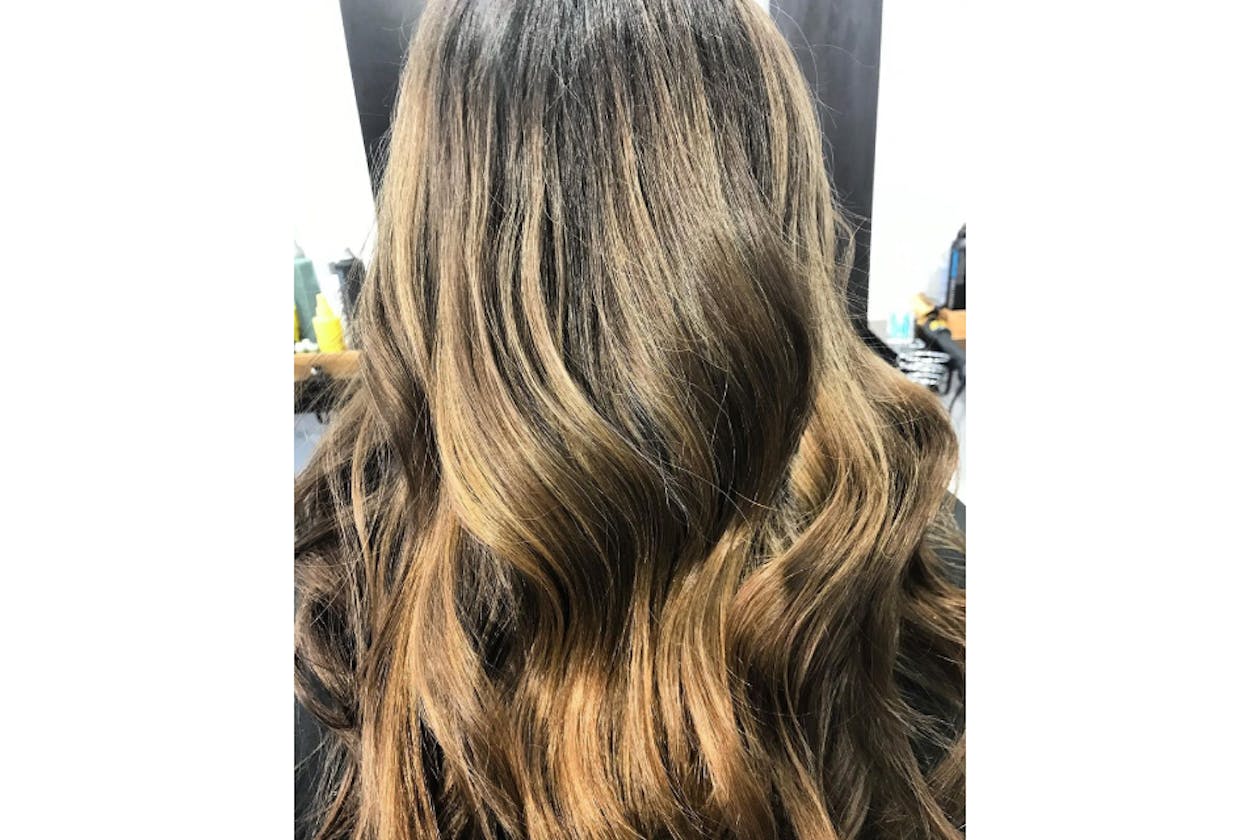 No Loose Ends Hairstyling image 19