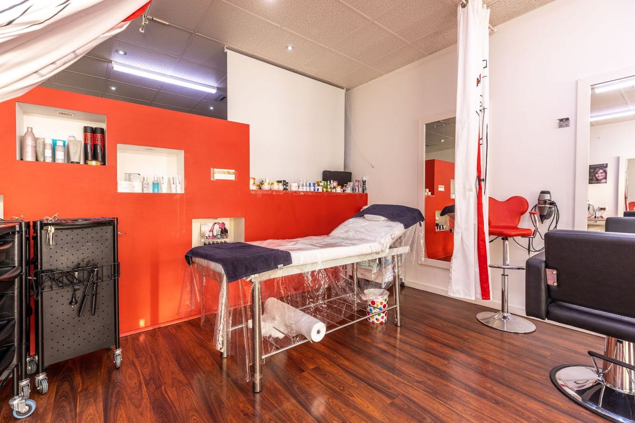 Dazzling Hair and Beauty image 3