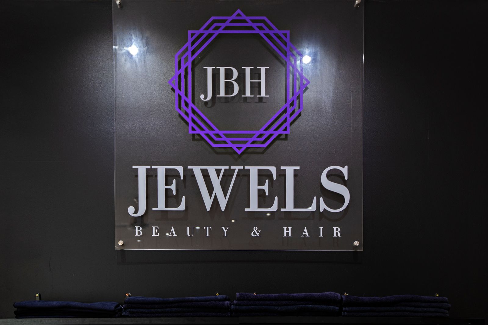 Jewels Beauty & Hair Oxenford Haircut and Hairdressing Hair