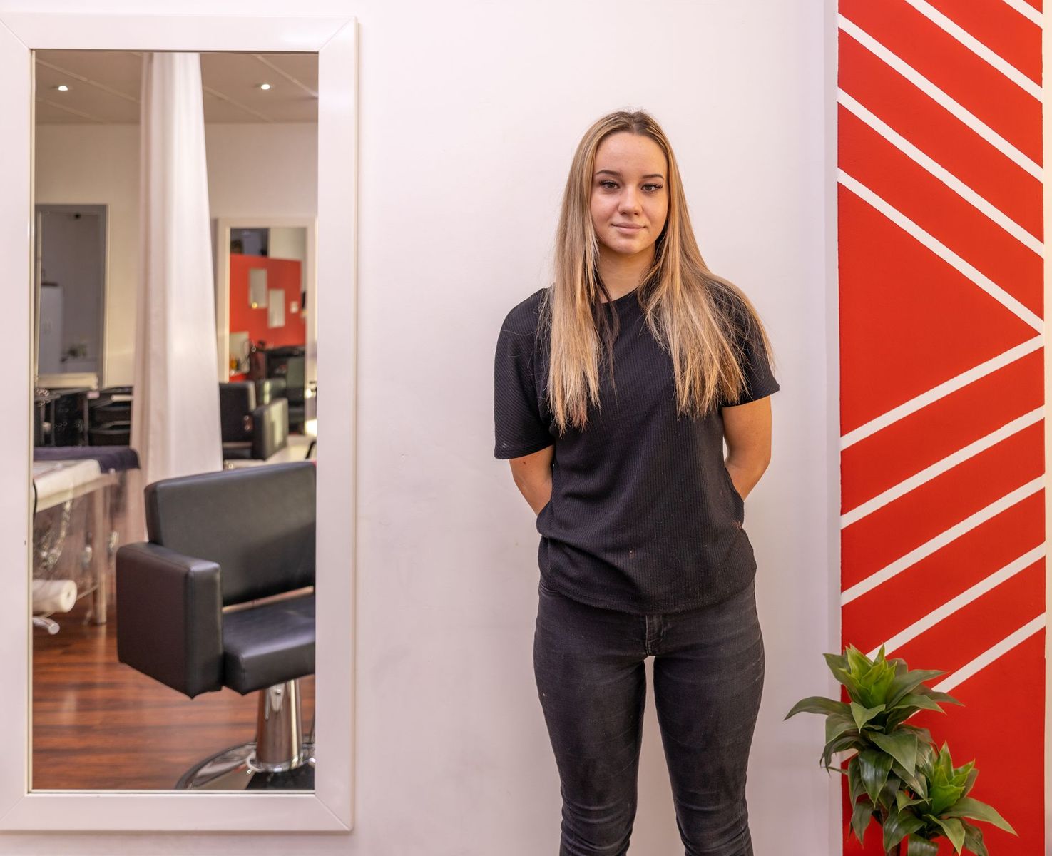 Dazzling Hair and Beauty image 6