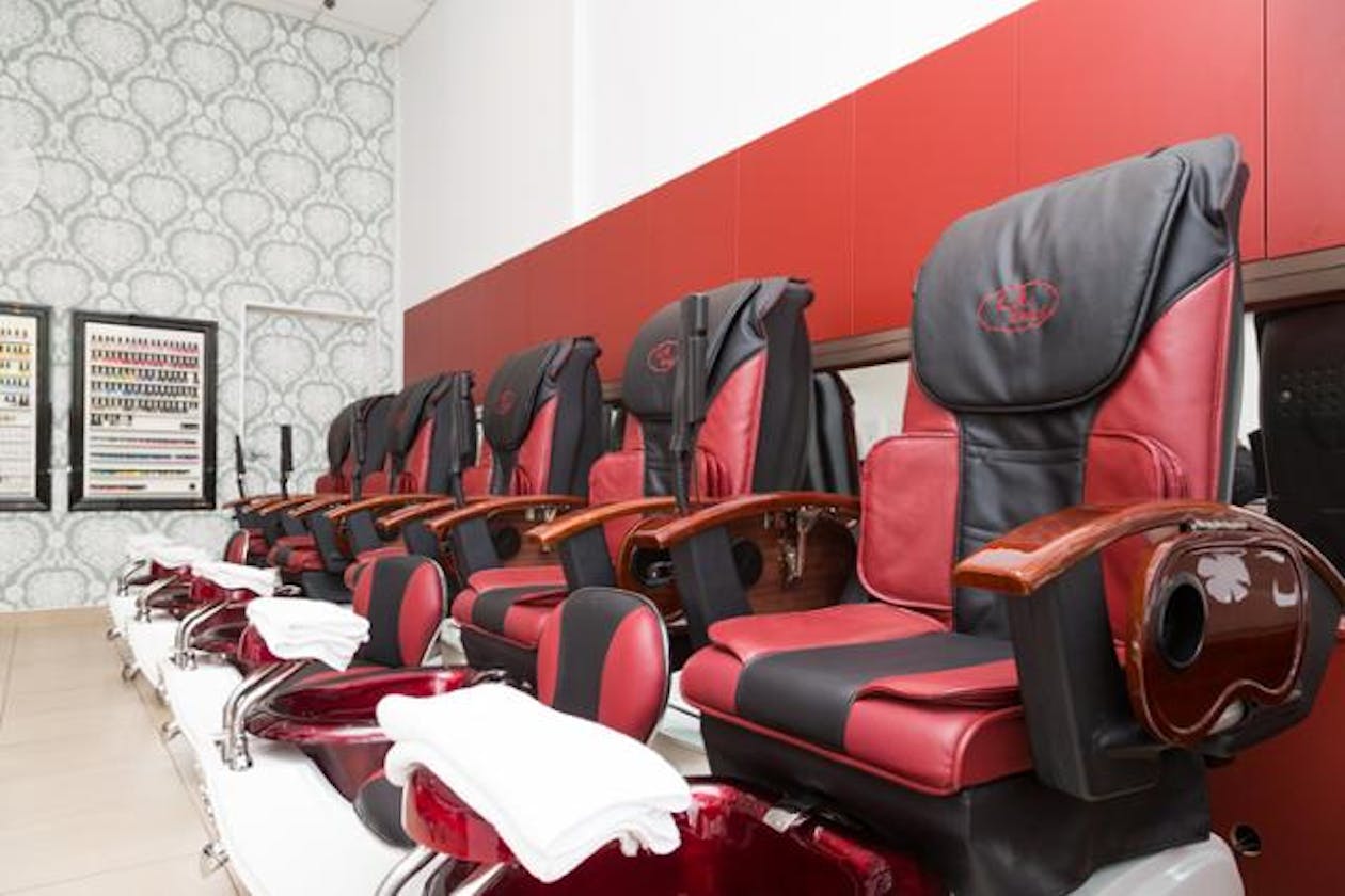 La' Nails Studio image 2