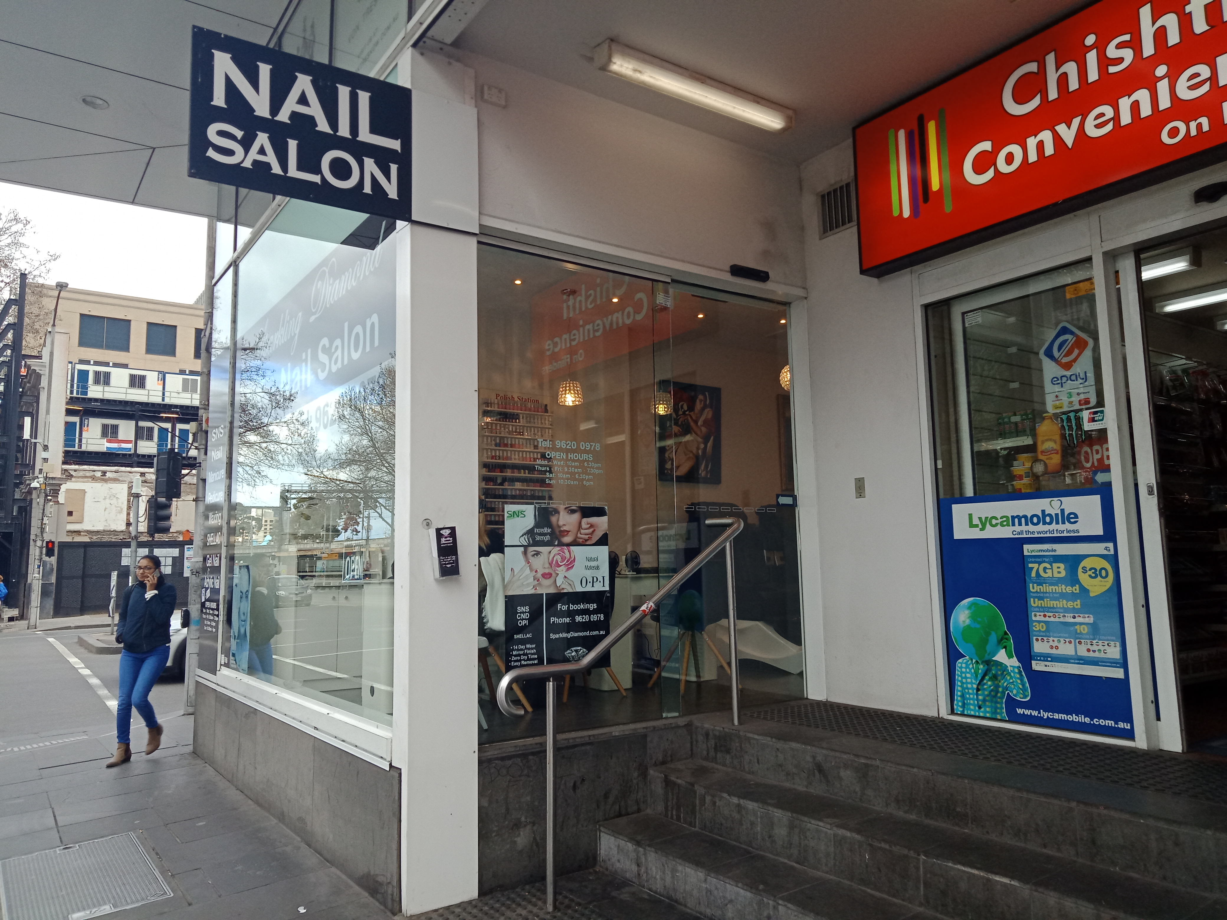 Sparkling Diamond Nail Salon
