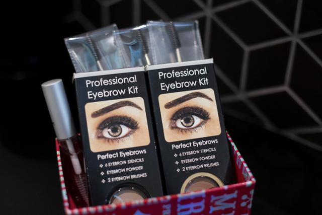 Pretty Eyes Threading Bar - Murray Bridge image 2