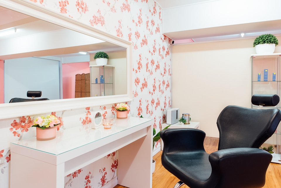 Glitzy Glam Beauty Salon image 6