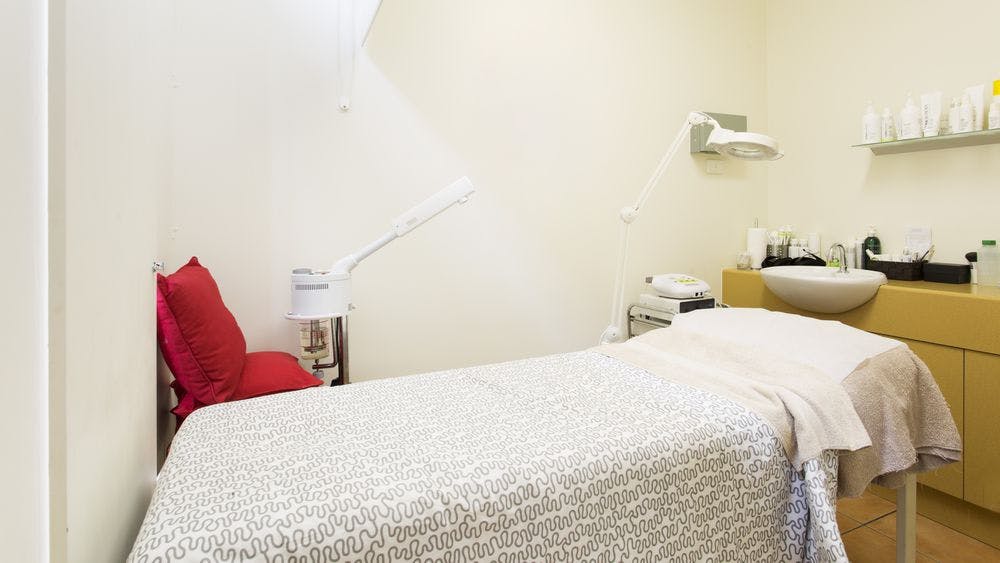 Faceque Beauty Northcote Nails Bookwell