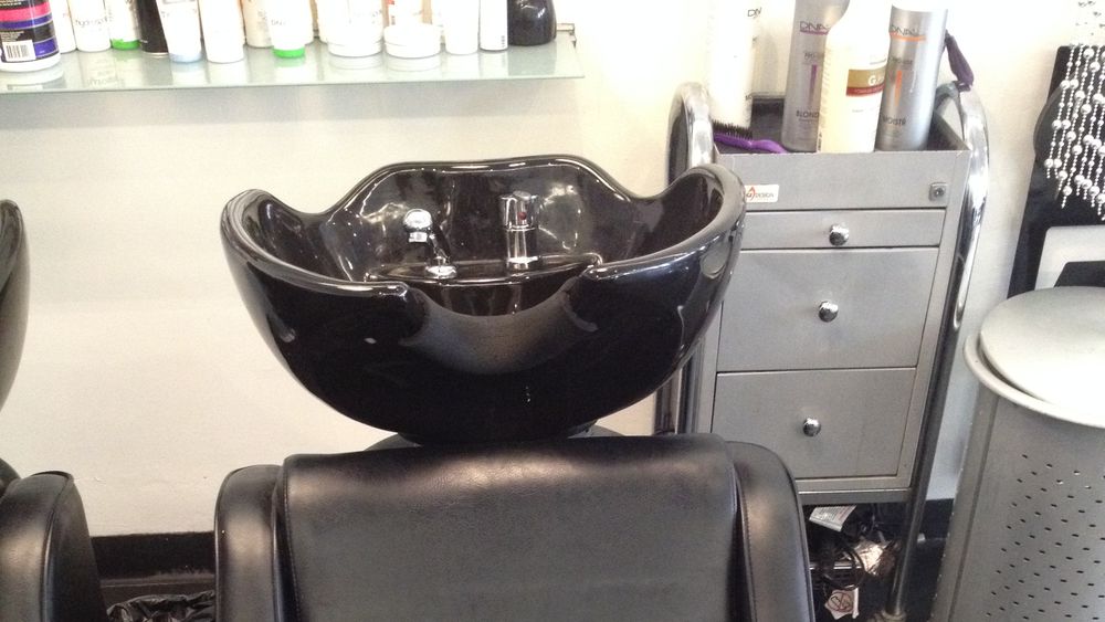 Salon On Victoria image 6