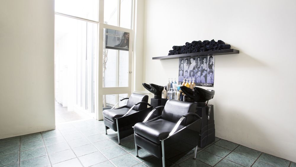 Silky Waves Hairdressing & Beauty image 3