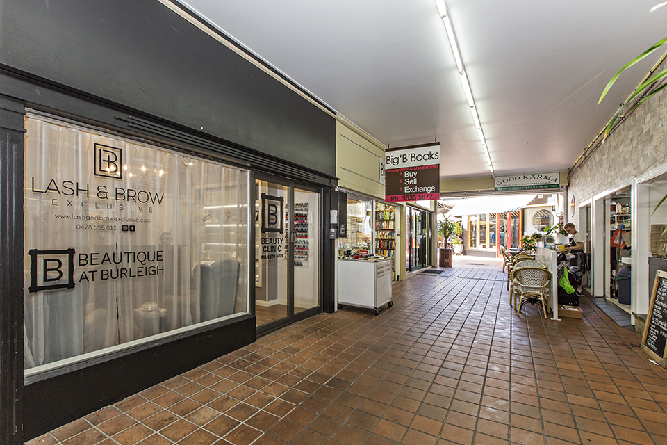 Lash & Brow Exclusive image 16