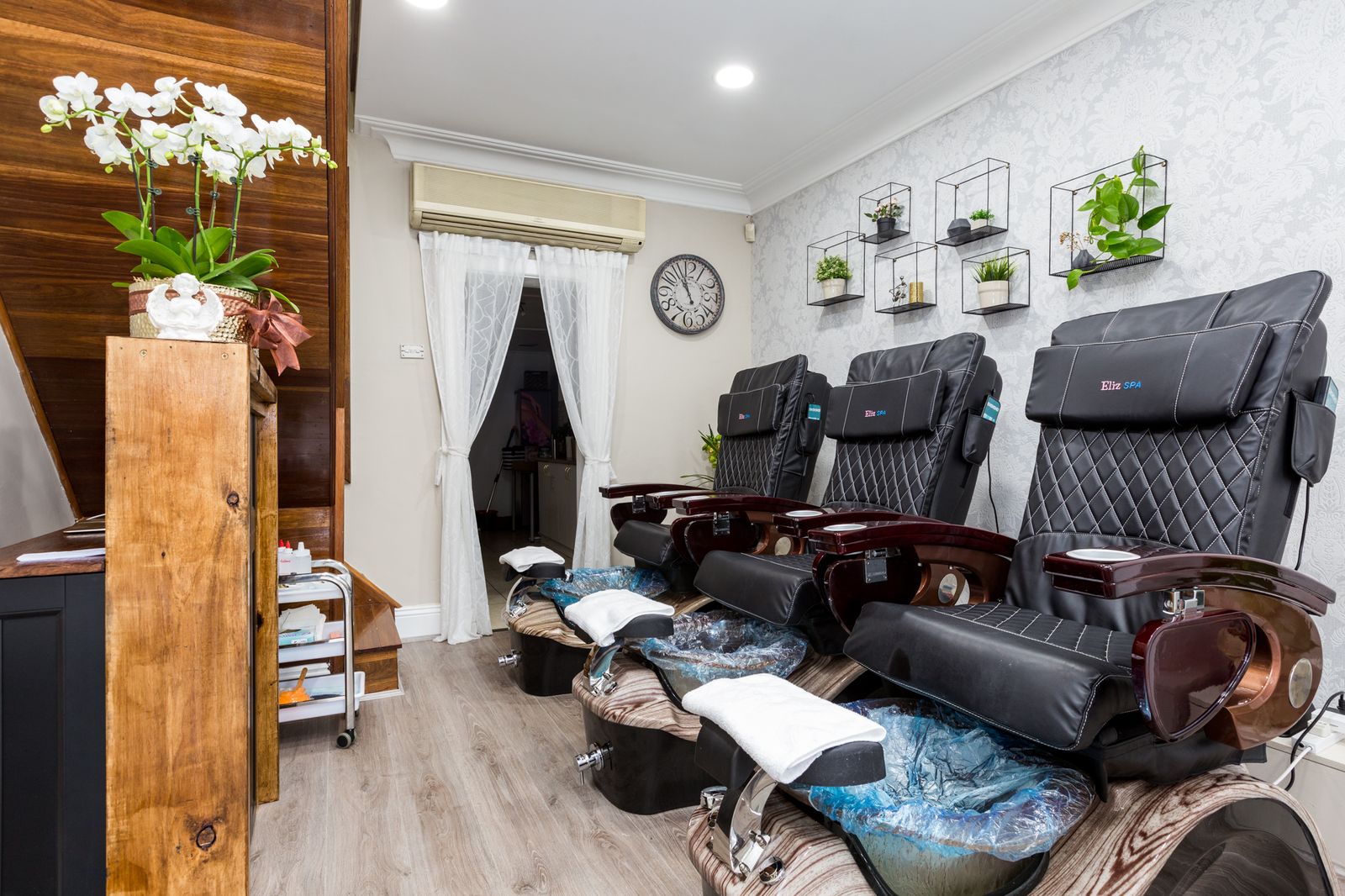 Island Sea Nails image 2