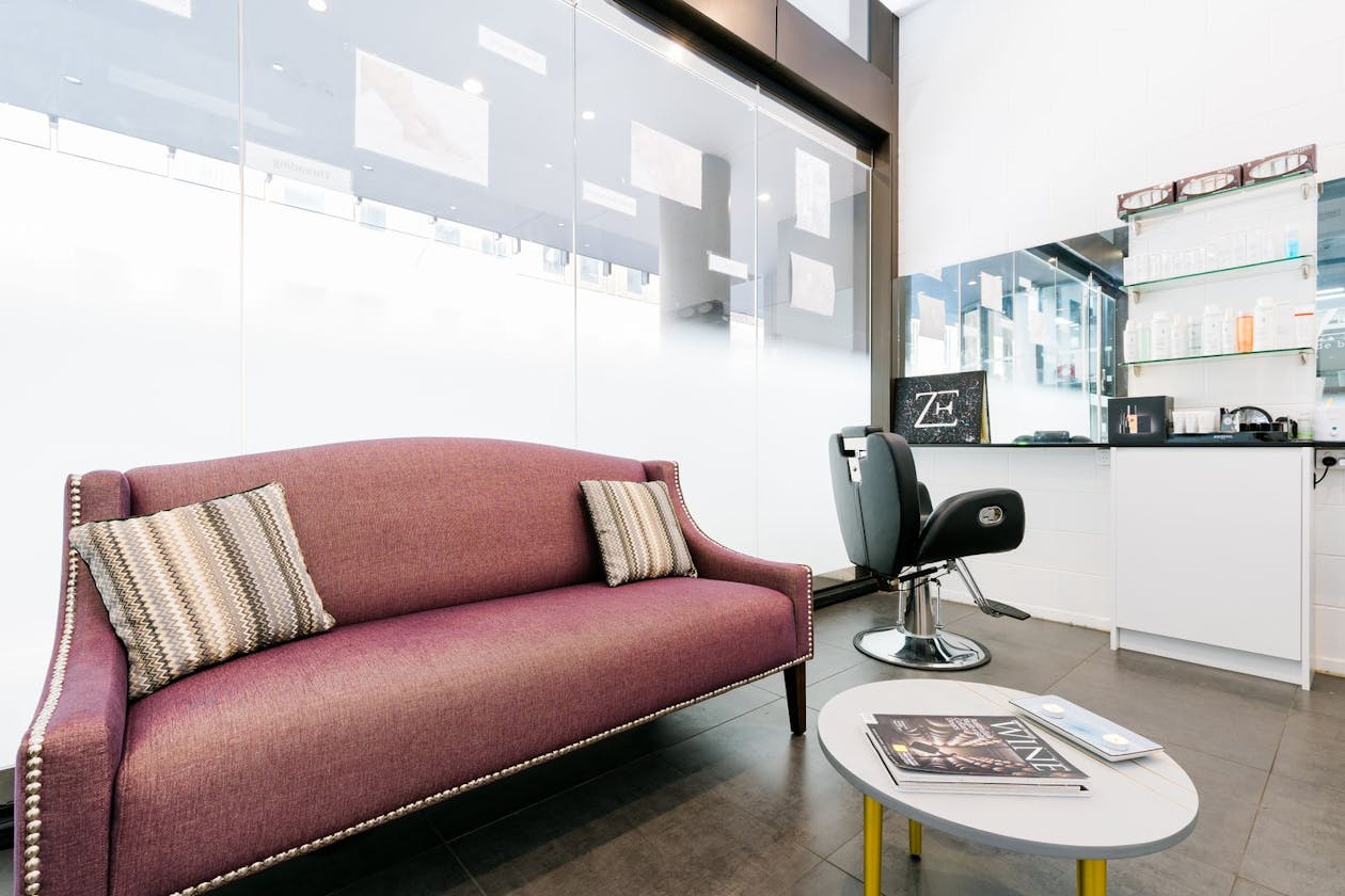 Zee's salon de beaute image 7