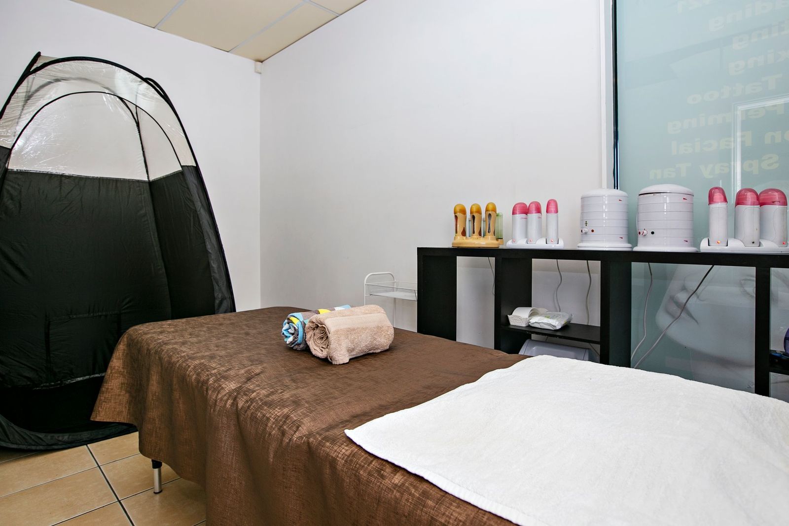 Even Eyebrows and Beauty Bar image 8