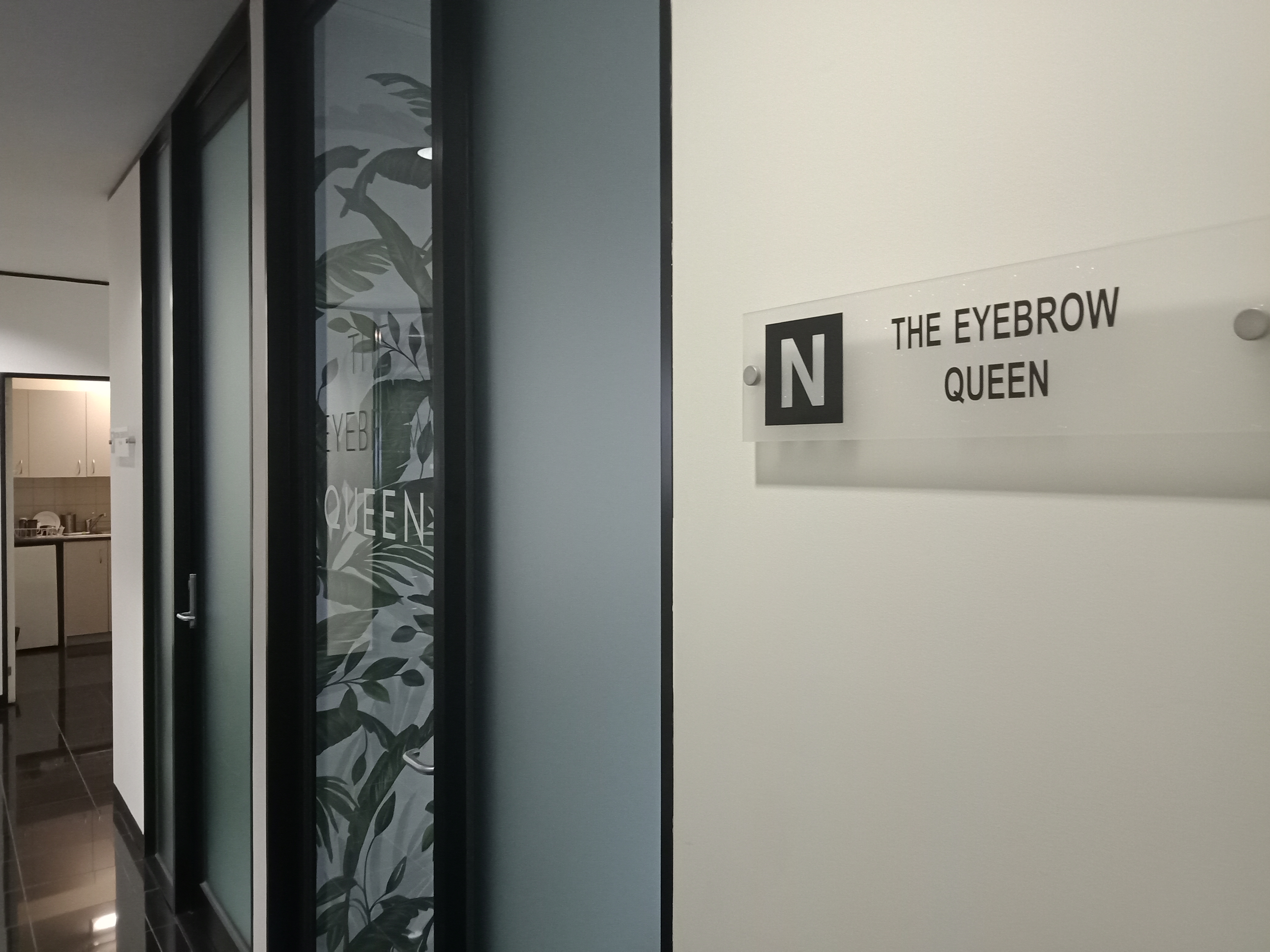 The Eyebrow Queen image 3