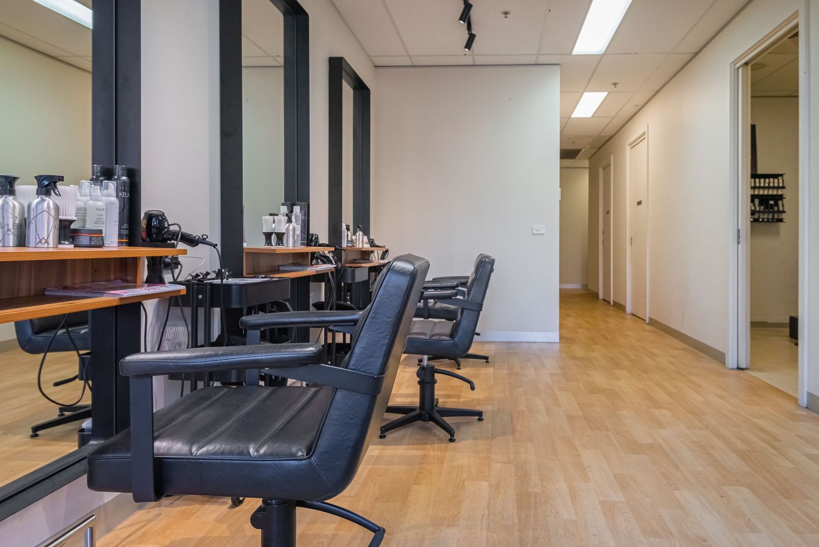 Araya Hair & Beauty image 4