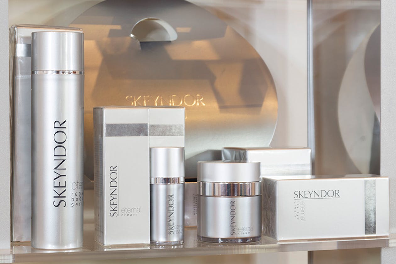 Hale O Nails and Beauty image 4